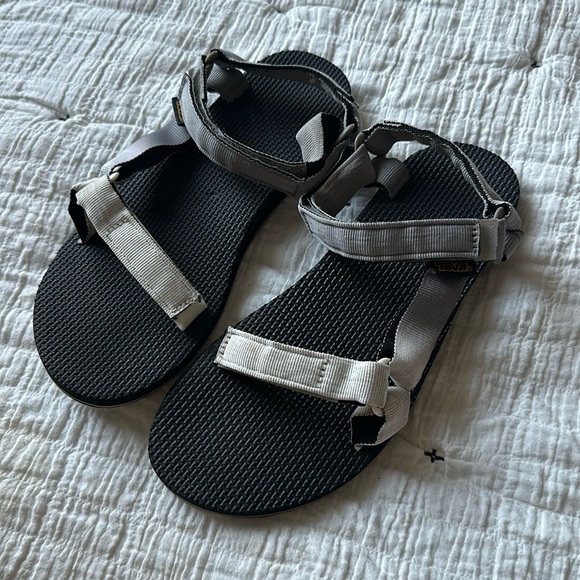 Teva's - Picture 1 of 6